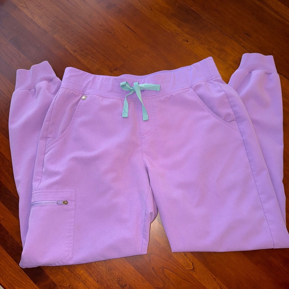 Figs Women’s Zamora Jogger Scrub Pants Lilac Dawn Medium